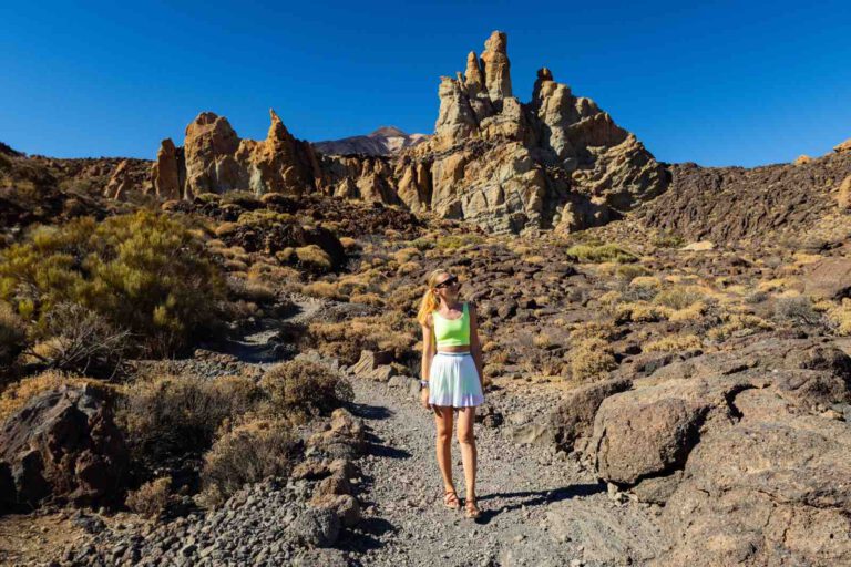 Wanderin Christin Großheim auf dem Rundweg um die Roques de García im Teide Nationalpark auf Teneriffa