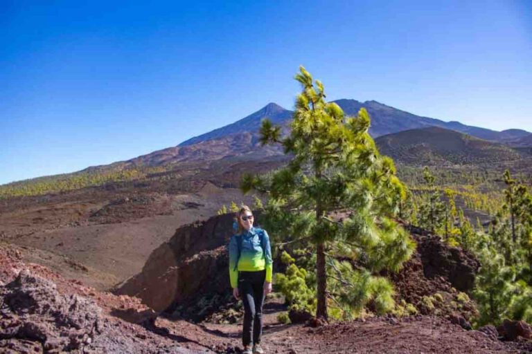 Wanderin Christin Großheim auf dem Vulkanpfad rund um die Montaña Samara im Teide Nationalpark