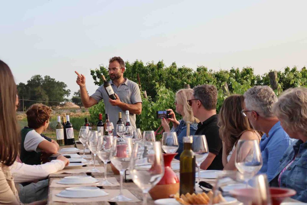 Puglia dei Trulli, weinverkostung gruppe tafel apulien martina franca abend