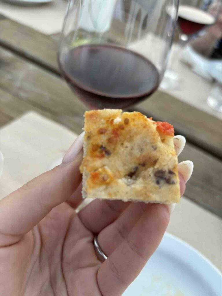 Puglia dei Trulli, apulischer snack focaccia weinverkostung martina franca