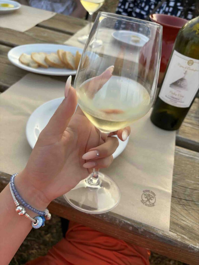 Puglia dei Trulli, weinprobe apulien glas weißwein tasting martina franca