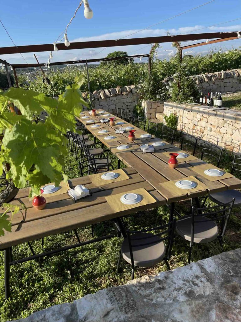 Puglia dei Trulli, gedeckter tisch weinverkostung apulien vorspeisen martina franca