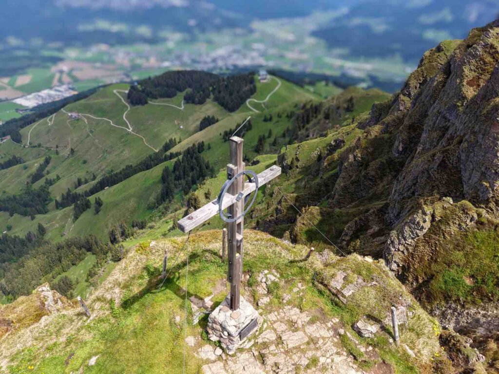 Gipfelkreuz am Kitzbüheler Horn mit beeindruckender Aussicht