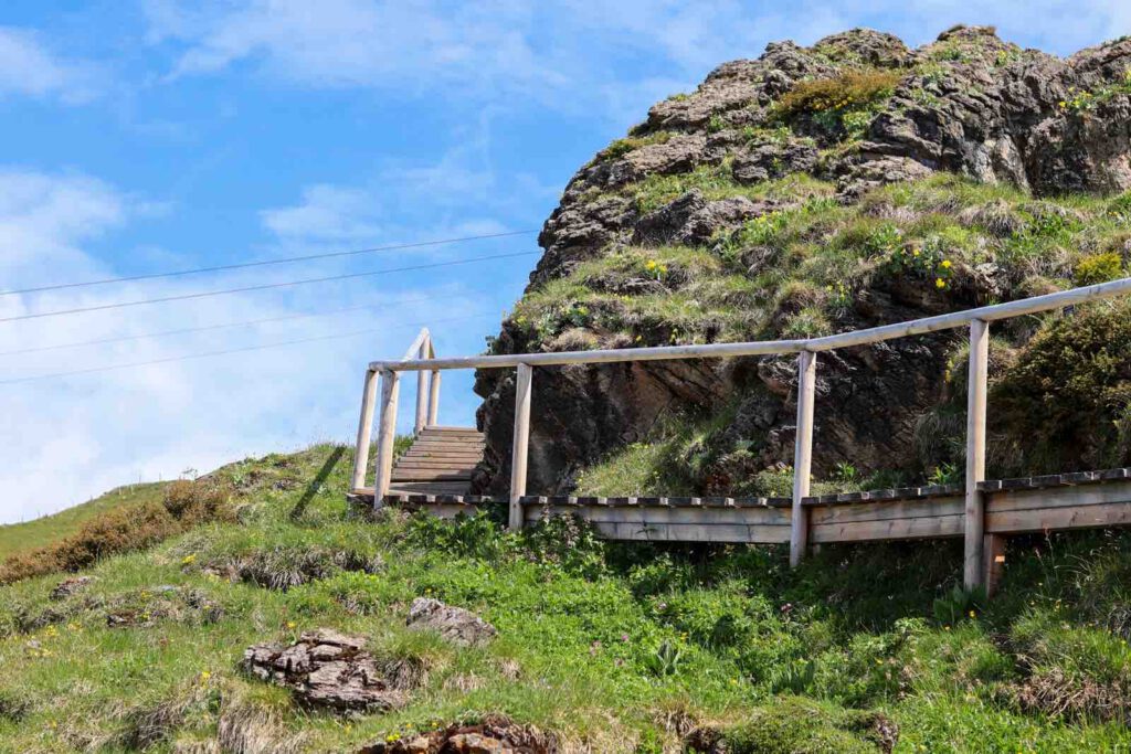 Holzsteg auf dem Wanderweg am Kitzbüheler Horn