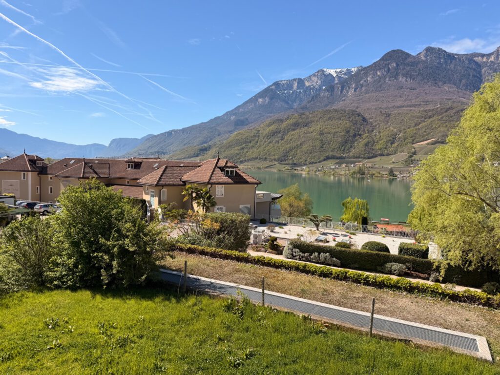 Parc Hotel am See mit Blick auf Kalterer See